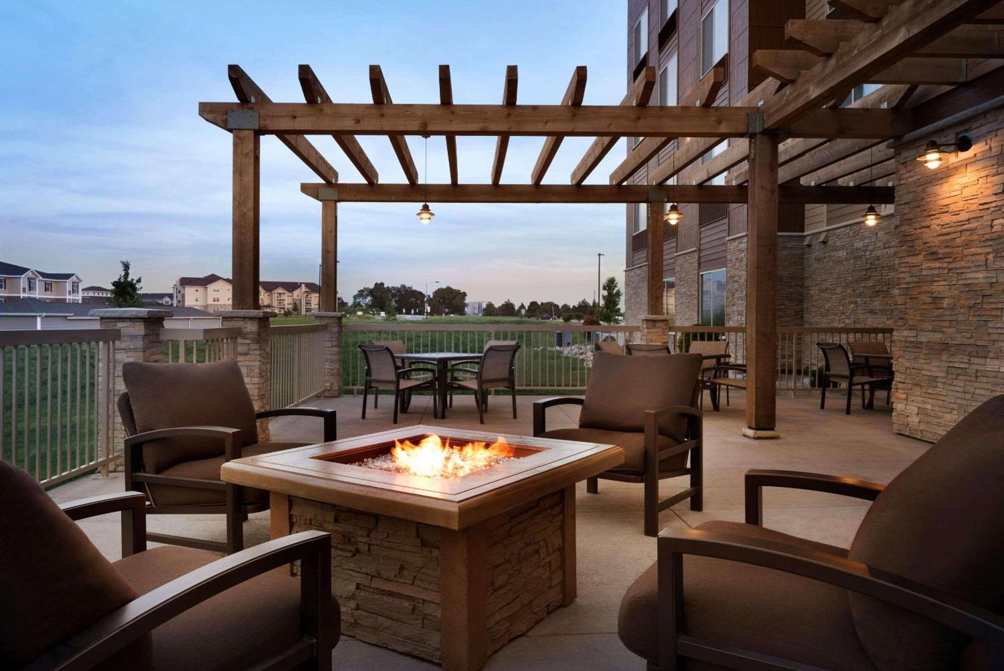 Country Inn & Suites By Radisson, Indianola, Ia Exteriér fotografie